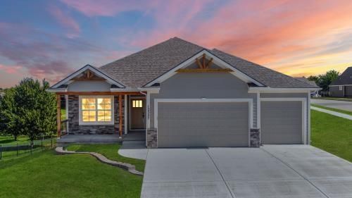 506 Blackhawke Dr, Smithville, MO, 64089-8203 | Card Image