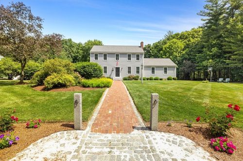 16 King Philip Path, Mendon, MA, 01756-1361 | Card Image