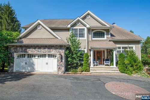 35 Ramapo Mountain Dr, Wanaque, NJ, 07465-1635 | Card Image