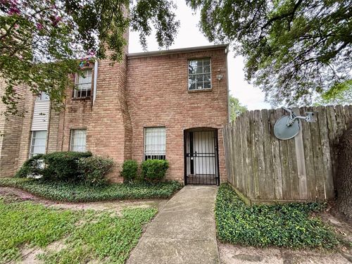 8712-8712 Wilcrest Dr, Houston, TX, 77099-1842 | Card Image