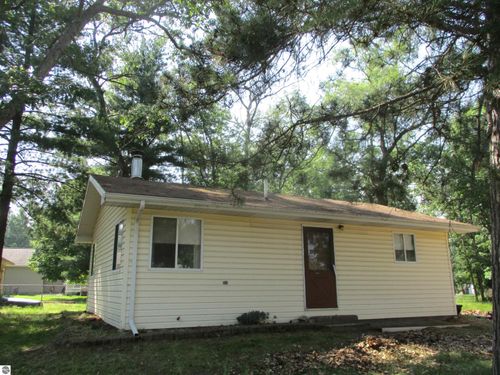 1639 Pontiac Trl, West Branch, MI, 48661-9737 | Card Image