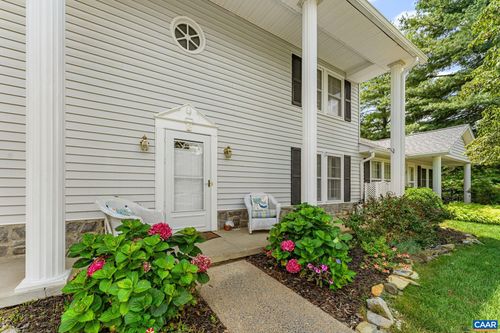 2 Shannon Pl, STAUNTON, VA, 24401-2376 | Card Image