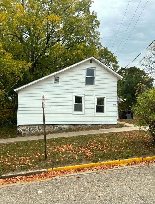 302 N Warren Ave, Big Rapids, MI, 49307-1433 | Card Image