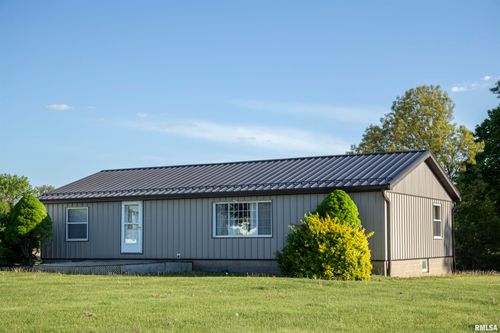 7899 E Chambers Rd, Smithfield, IL, 61477-9100 | Card Image