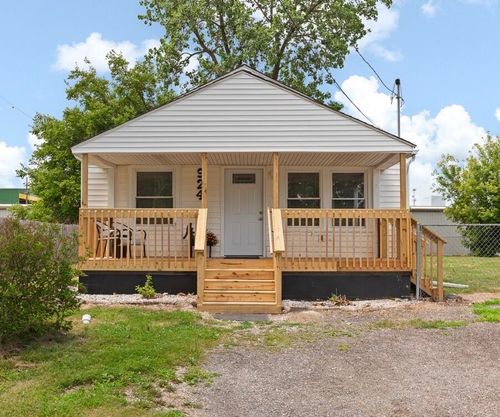 924 Oak Street, Adrian, MI, 49221 | Card Image