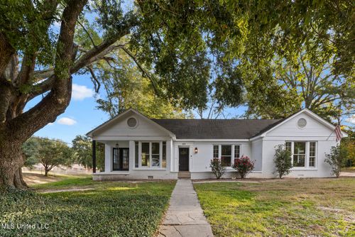 501 Palestine St, Raymond, MS, 39154-8637 | Card Image