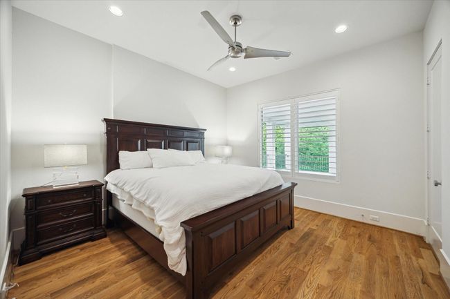 E - 22 E Shady Ln, House other with 5 bedrooms, 5 bathrooms and 3 parking in Houston TX | Image 33