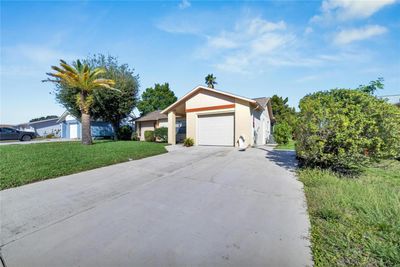 7121 Orchid Lake Road, House other with 2 bedrooms, 2 bathrooms and null parking in New Port Richey FL | Image 3