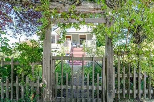 1160 Reynolds Rd, Saanich, BC, V8P2K1 | Card Image
