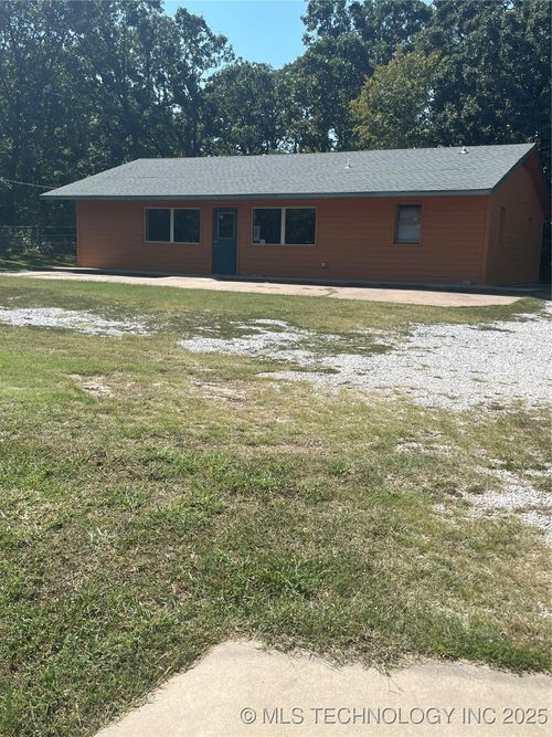 415 N 8th St, Barnsdall, OK, 74002 | Card Image