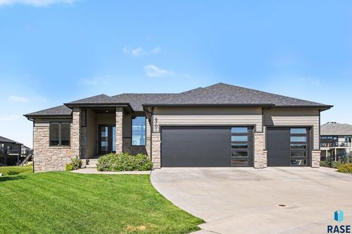 6701 E Spitfire Cir, Sioux Falls, SD, 57110-6314 | Card Image