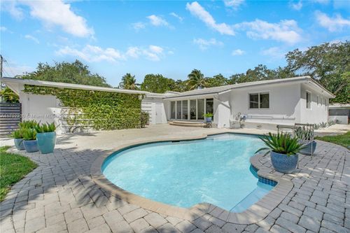 102 Ne 94th St, Miami Shores, FL, 33138-2822 | Card Image