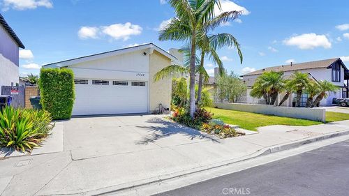 11542 Luzon St, Cypress, CA, 90630-5672 | Card Image