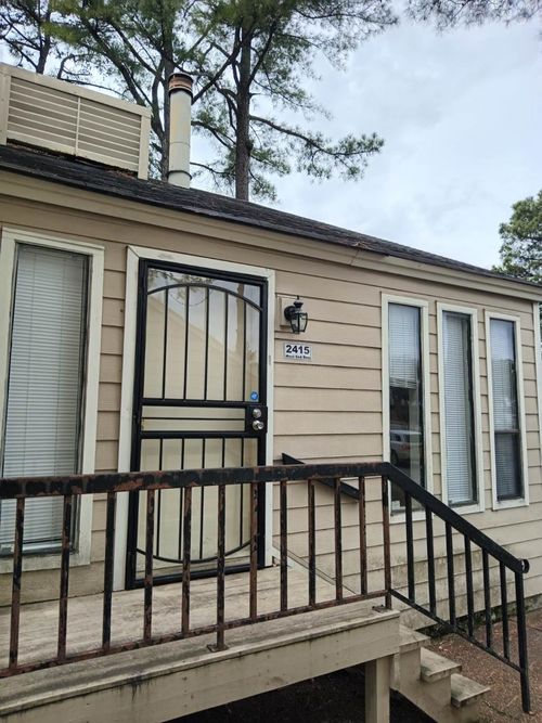 2415 W End Row, Cordova, TN, 38016-4598 | Card Image