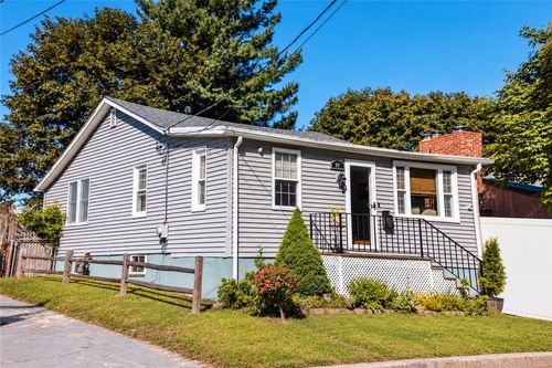 97 Spring Ave, Barrington, RI, 02806-1334 | Card Image