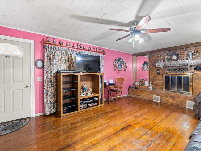 1213 E 1 St, House other with 3 bedrooms, 2 bathrooms and null parking in Hughes Springs TX | Image 4