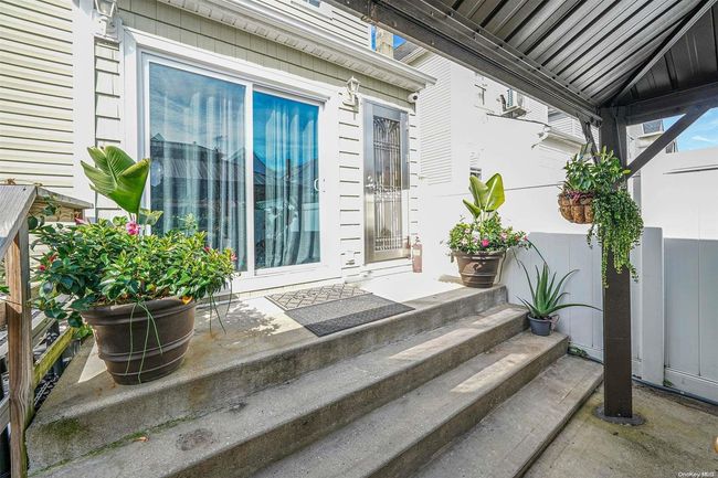 130-13 Lefferts Blvd, House other with 3 bedrooms, 3 bathrooms and null parking in S Ozone Park NY | Image 5