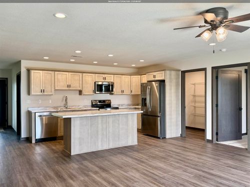 106 34th Ave W, Spencer, IA, 51301-2311 | Card Image