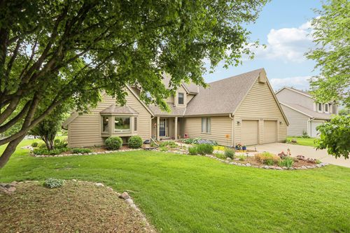 3930 S Woodhill Ln, New Berlin, WI, 53151-6171 | Card Image