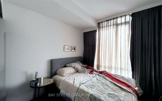 2112 - 170 Fort York Blvd, Condo with 2 bedrooms, 1 bathrooms and null parking in Toronto ON | Image 6