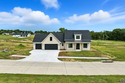 207 Sandbar Dr, Wamego, KS, 66547-9804 | Card Image