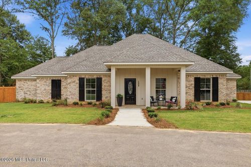 135 Kennedy Farm Pkwy, Brandon, MS, 39042-6603 | Card Image
