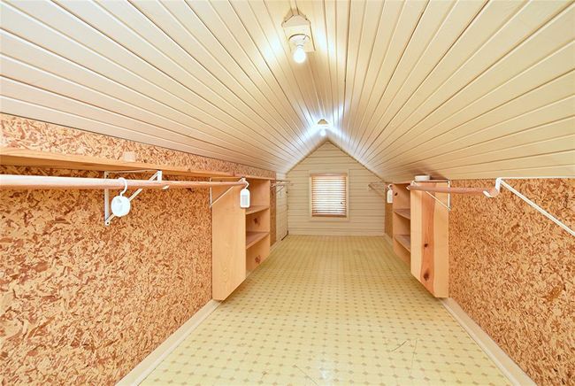 This closet is in the Main house, upstairs. This closet measures 9.5'x32'. | Image 20
