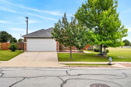 300 Wimberley St, Hutto, TX, 78634-5322 | Card Image