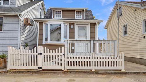 99 1st St, Howard Beach, NY, 11414-3939 | Card Image
