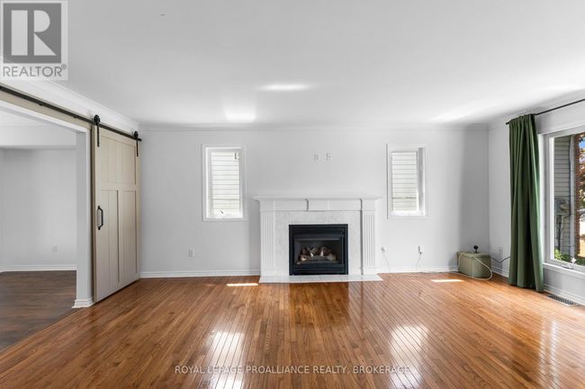 343 Sunrise Cres, House other with 4 bedrooms, 3 bathrooms and 4 parking in Kingston ON | Image 4