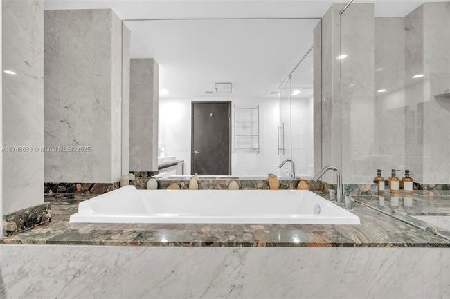 APT-2508 - 485 Brickell Ave, Condo with 2 bedrooms, 2 bathrooms and null parking in Miami FL | Image 18