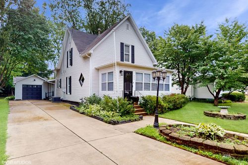 409 Oak St, Three Oaks, MI, 49128-1250 | Card Image