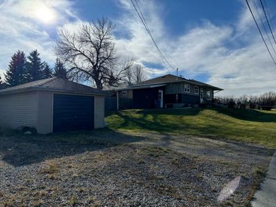 690 Florence St, House detached with 2 bedrooms, 2 bathrooms and 4 parking in Pincher Creek AB | Image 1