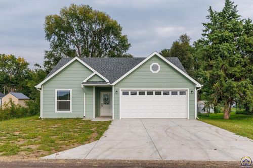 130 Sunset Ln, Maple Hill, KS, 66507-9401 | Card Image