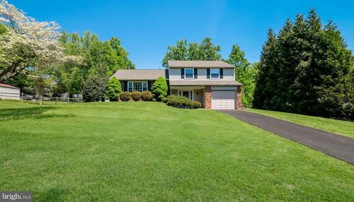 49 Surrey Dr, Southampton, PA, 18966-1225 | Card Image