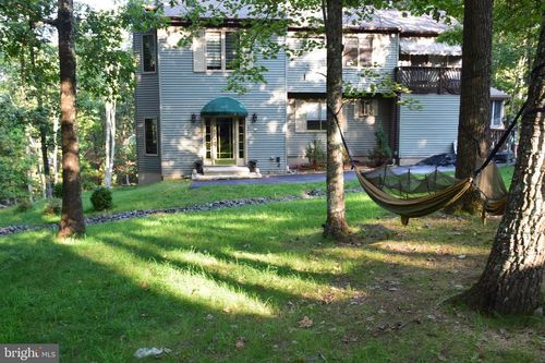 2207 Scarborough Way, Bushkill, PA, 18324-8936 | Card Image