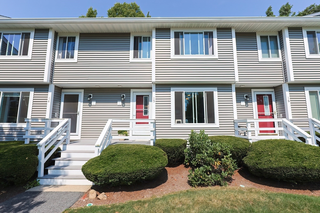 Hartshorn Pl, Walpole, MA 02081