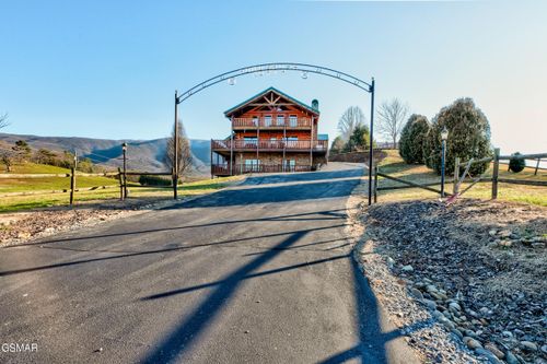 2466 Bryan Rd, Sevierville, TN, 37862-8502 | Card Image