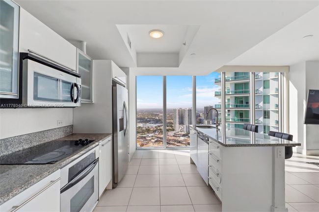 APT-3812 - 888 Biscayne Blvd, Condo with 2 bedrooms, 2 bathrooms and null parking in Miami FL | Image 5