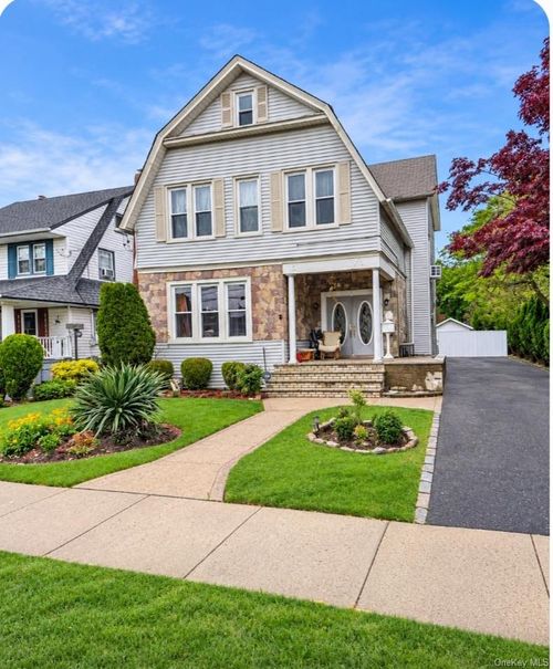 21 Harrison Ave, Lynbrook, NY, 11563-3418 | Card Image