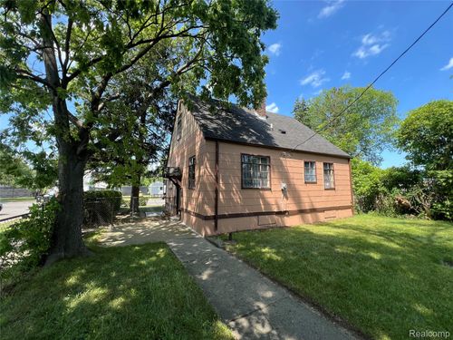 15643 W Chicago St, Detroit, MI, 48228-2137 | Card Image