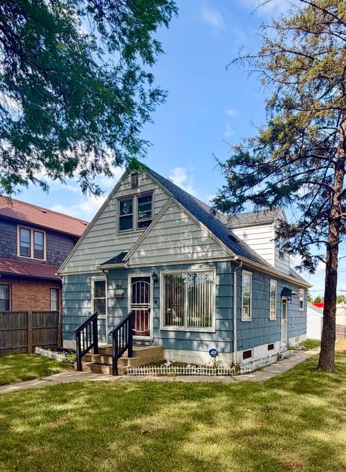 5018 W Medford Ave, Milwaukee, WI, 53216-2337 | Card Image