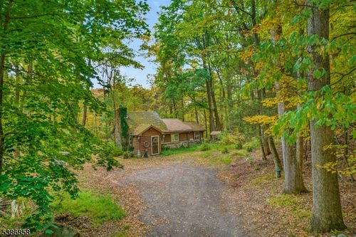 33 Silver Lake Rd, Hardyston, NJ, 07460-1400 | Card Image