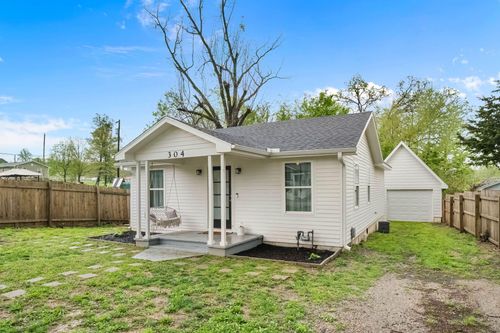 304 Cedar St, Anderson, MO, 64831-9917 | Card Image