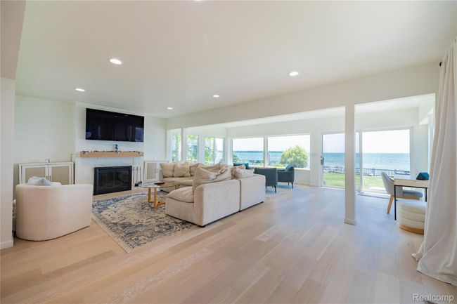 29899 East River Rd, Grosse Ile (8 of 35).jpg | Image 6