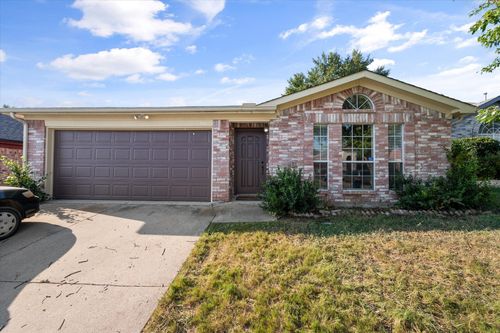 210 Faircrest Dr, Arlington, TX, 76018-4026 | Card Image