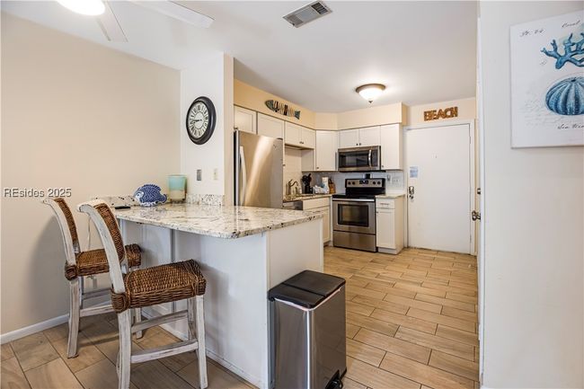 APT-17H - 45 Folly Field Rd, Condo with 2 bedrooms, 2 bathrooms and null parking in Hilton Head Island SC | Image 7