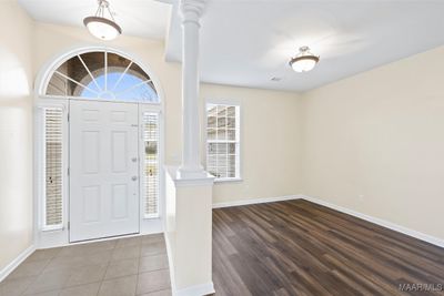 Arched foyer entrance | Image 3