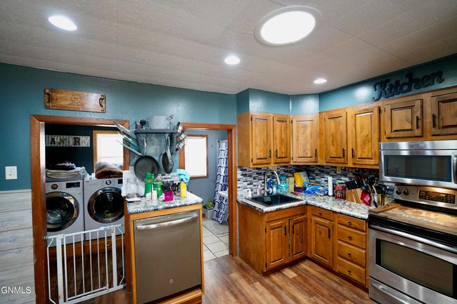 620 2 Nd St Sw, House other with 3 bedrooms, 2 bathrooms and null parking in Jamestown ND | Image 8