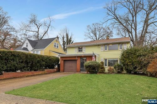 95 Grove St, Waldwick, NJ, 07463-2219 | Card Image